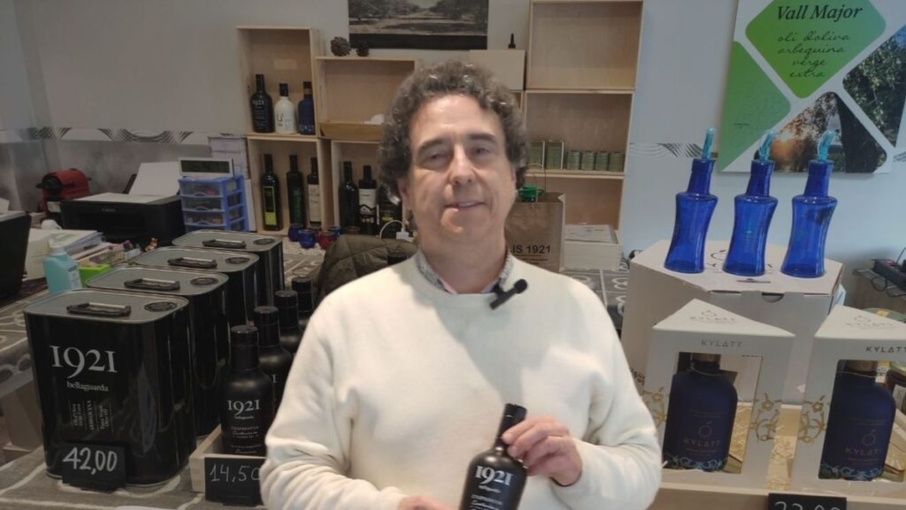 VIDEO | De șapte ani vinde ulei extravirgin de măsline în centrul Barcelonei/ Tot ce găsești în magazinul lui David este produs local, din livezile de măslini din Catalonia/ Dincolo de afacere, uleiul este o pasiune care se simte în tot ceea ce povestește sau în cursurile pe care le susține