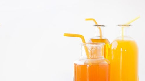 Combinații interesante de fructe și legume pentru sucuri rapide la extractor sau centrifugă. Energetice, hidratante, depurative, cu calorii minime