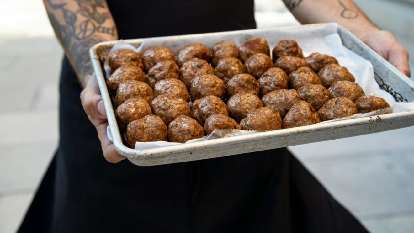 Secretul chiftelelor reușite. Ce să nu greșim ca să avem și gust și aromă apetisante, dar și textură plăcută