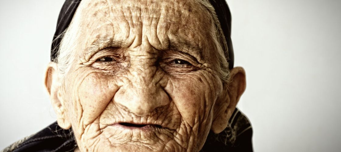 Satul din Sardinia unde femeile ajung la 100 de ani într-un număr uimitor. Cercetătorii vorbesc despre o posibilă nouă „zonă albastră”