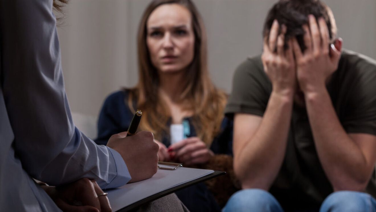 Declinul demografic major al României. Medic: Regimul alimentar dar și compuşi chimici, găsiți inclusiv în ambalaje de alimente, afectează fertilitatea feminină şi masculină