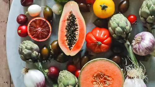 Ce fructe și legume poți mânca în dieta ketogenică / Potrivit nutriționiștilor, trebuie să alegi variante sărace în carbohidrați, precum avocado, zmeură, măsline, kiwi, castraveți sau dovlecel