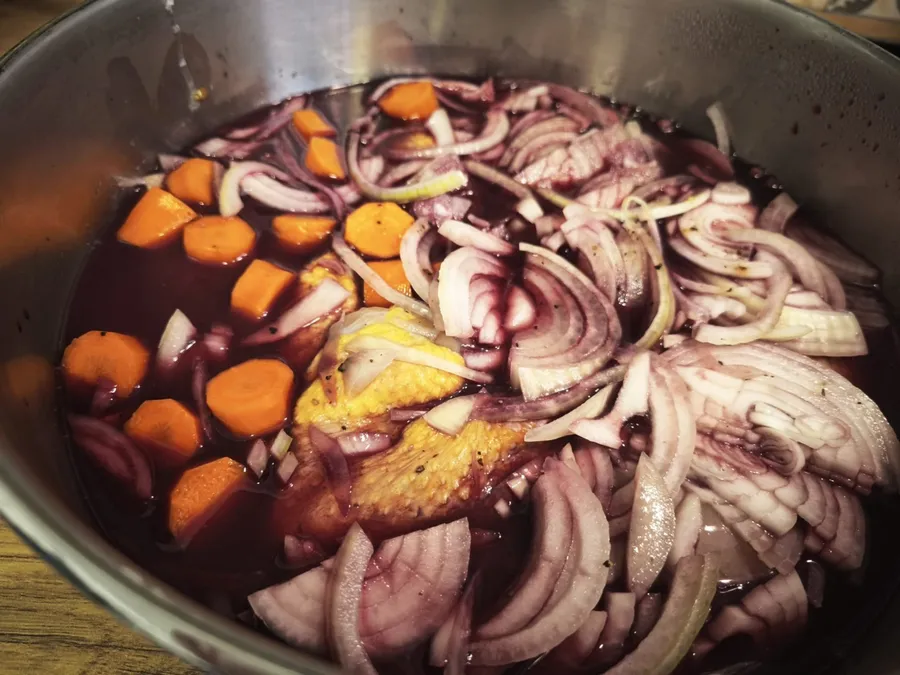 coq au vin este un clasic al bucatariei franceze