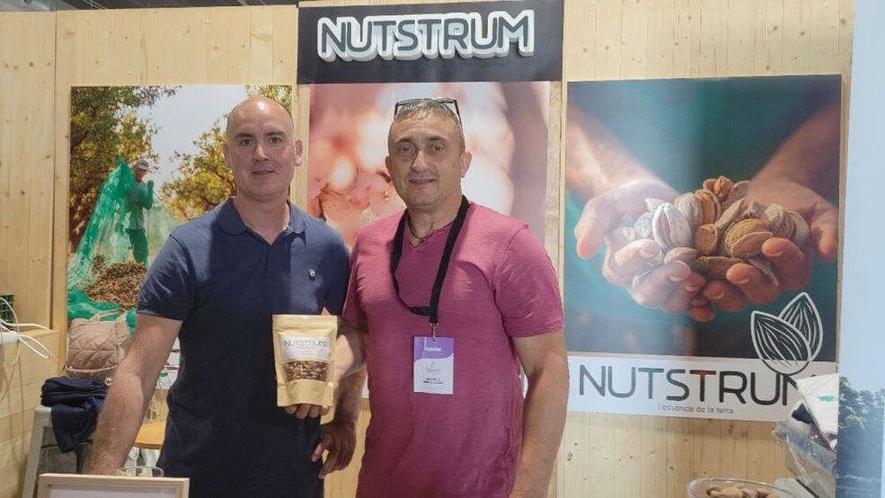 VIDEO | Cinci familii de producători de migdale s-au unit pentru a realiza o producție 100% ecologică/ Pe lângă eliminarea produselor chimice au adoptat și măsuri de susținere a faunei și florei locale, pentru ca natura să le fie cel mai bun aliat