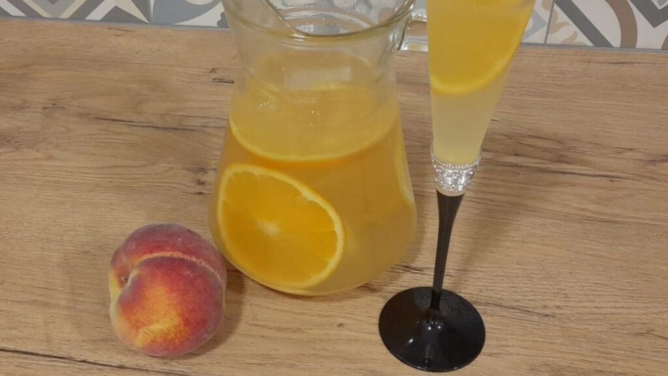 Rețetele Juanitei. Sangria cu vin sau cava, băutura perfectă pentru verile spaniole