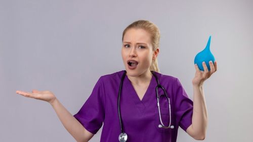 Cele mai bizare cure de detox și post din istorie / Unele presupuneau chiar paraziți în intestine sau clismă cu iaurt pentru curățare internă