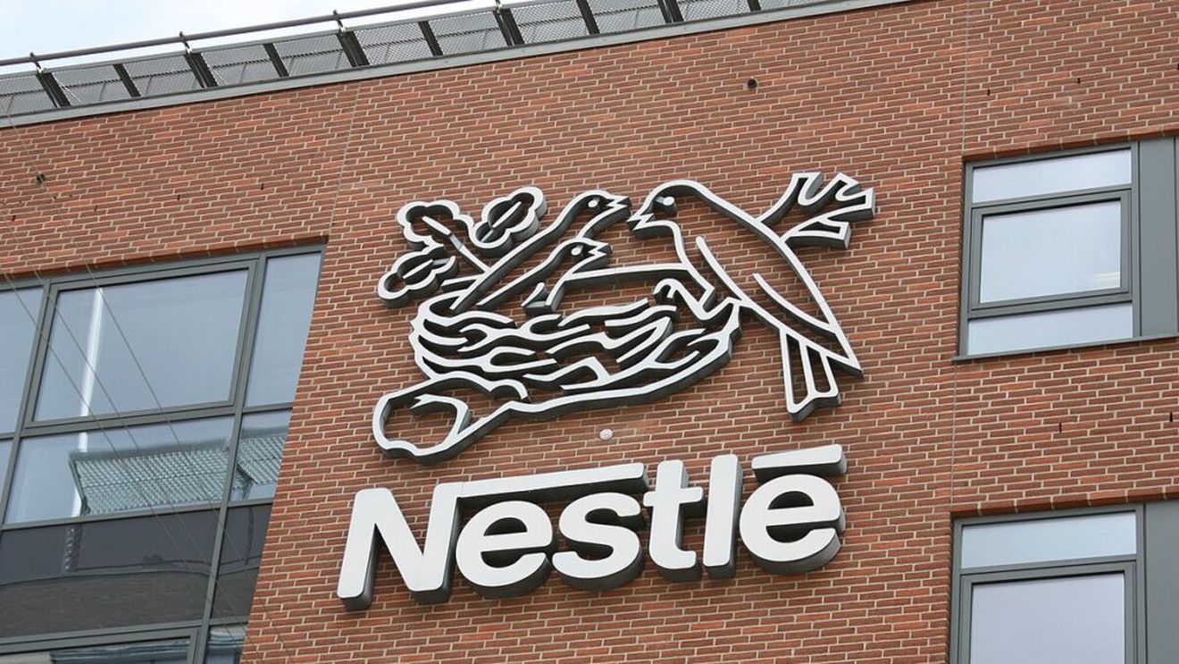 Nestle retrage de la comercializare mai multe loturi de lapte praf pentru sugari în Europa / Toxina descoperită este stabilă la căldură și dă simptome precum greață și vărsături