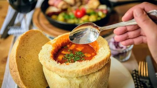 Orașul din România unde, timp de o săptămână, mâncarea din restaurante va fi mai ieftină decât de obicei / „Campania se adresează inclusiv turiștilor”