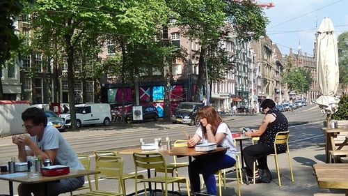 Peste 965.000 de turişti nerezidenţi au cheltuit în România 3 miliarde de lei în prima jumătate a anului/ Procentul alocat sectorului de bar și restaurant este foarte redus