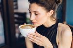 Cold brew sau cafea fierbinte? Ce variantă este mai sănătoasă pentru rutina de dimineață / Explicația nutriționiștilor