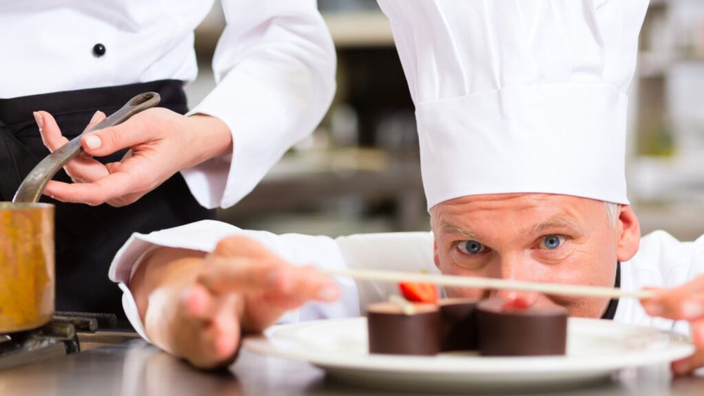Bucătarul sau antreprenorul? Cine este mai important în succesul unui restaurant / Deși un bucătar excepțional poate atrage clienți, o afacere durabilă necesită un management solid