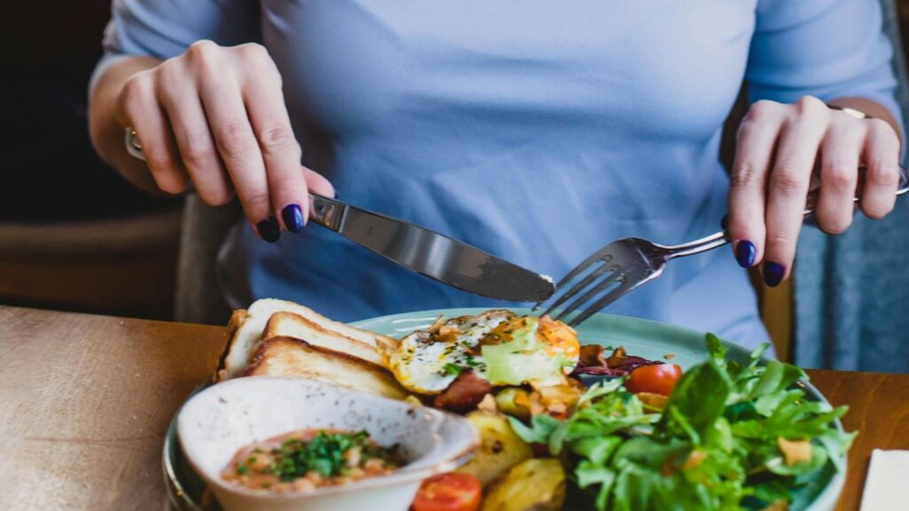 Crește numărul cazurilor de cancer colorectal în rândul tinerilor / Există sau nu o legătură între alimentație și afecțiunile oncologice? 