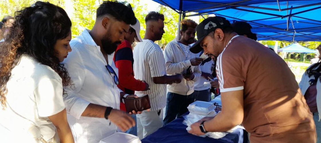 FOTO-VIDEO | Anul Nou srilankez, celebrat cu kottu roti, la Timișoara / Cum se prepară alimentul devenit extrem de popular, care este servit în numeroase variante: cu pui, vită, pește sau doar legume