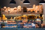 Pâinea, redefinită prin lege: ce produse nu vor mai putea fi numite „pâine” în magazinele din România și cum ar putea fi etichetate. Amenzi de până la 50.000 de lei