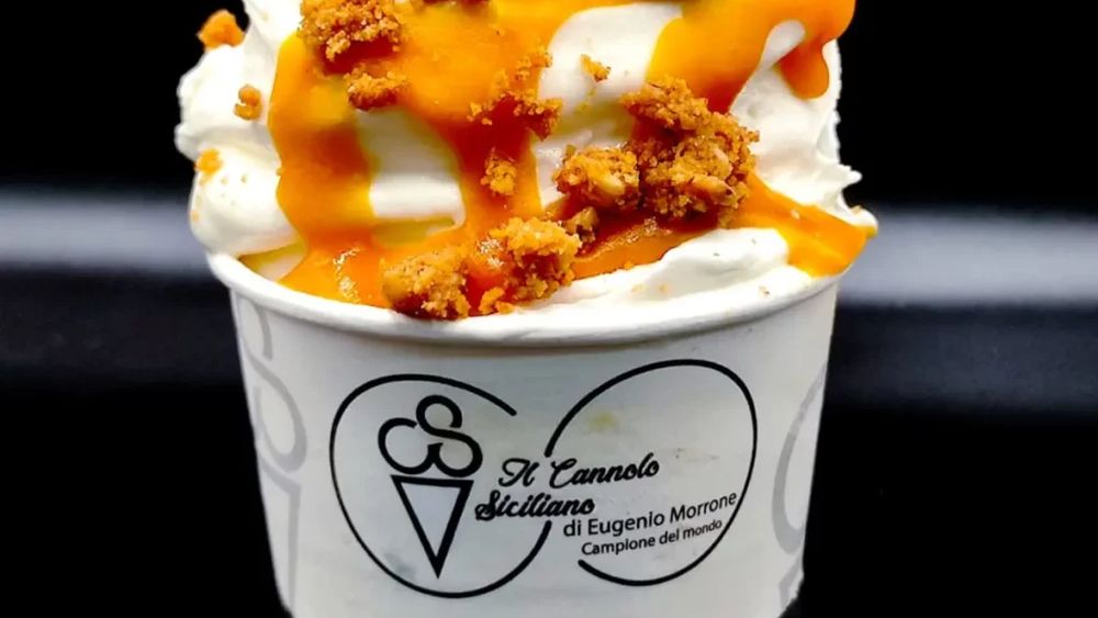 O înghețată care amintește de Chicago, Roma și Peru i-a fost dedicată de un gelatier italian noului Papa Leon al XIV-lea. Cu gust de cheesecake, crumble de alune și sos de fructe tropicale deasupra