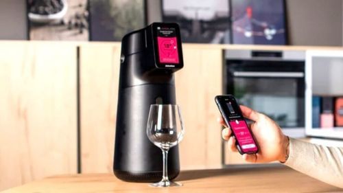 Un recipient smart pentru vin cu dispencer și sistem de răcire integrat. Oferă o experiență superioară fiind conceput atât pentru acasă, cât și pentru baruri și restaurante