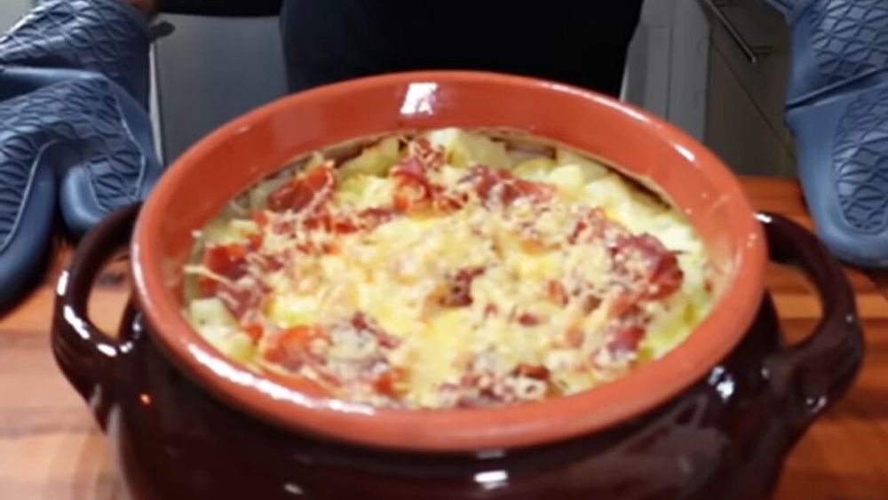 VIDEO | Cum să fierbi cartofii fără să se fărâmițeze / Bonus, o rețetă de cartofi carbonara reinterpretată de un celebru blogger culinar