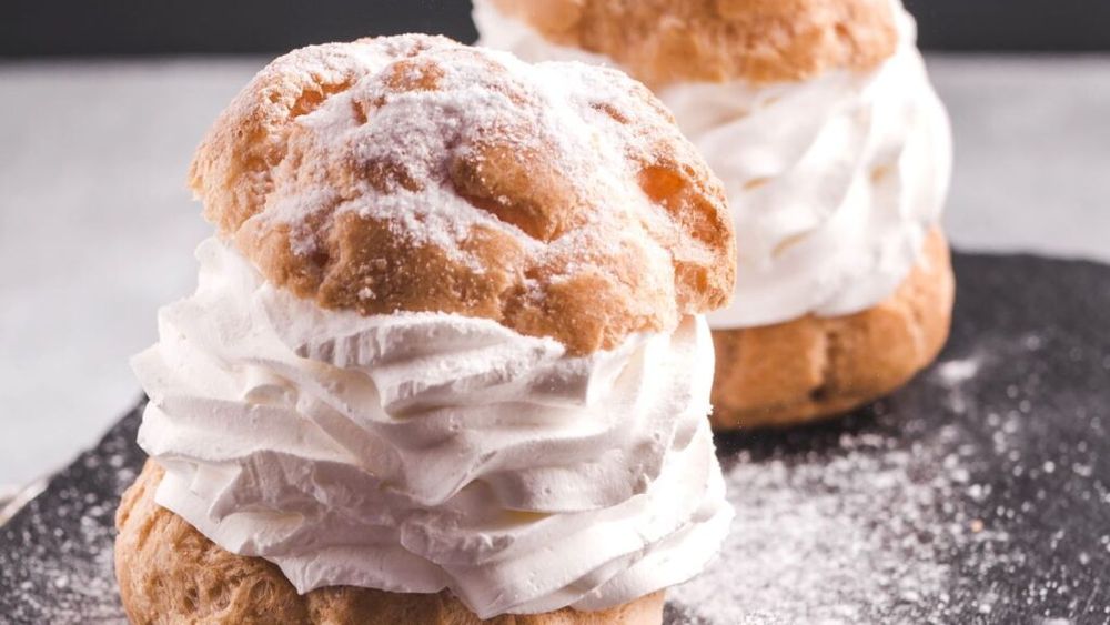 ABC în bucătărie. Cum se face pasta choux sau aluatul de ecler, același care se folosește în choux à la crème, savarine, profiterol și altele prăjituri din cofetăria clasică