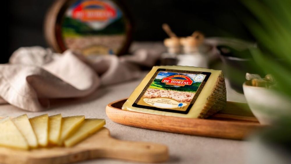 Cine sunt producătorii români care au câștigat medalii la World Cheese Awards 2025. Andreea Popa, primul jurat român prezent la această competiție