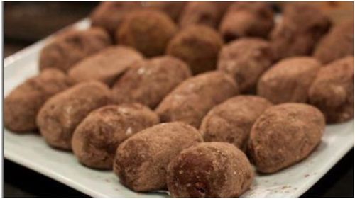 Kartochka rusească sau prăjitura cartof din cofetăriile comuniste, un desert ușor de făcut din câteva ingrediente/ N-ai nevoie de mixer sau cuptor