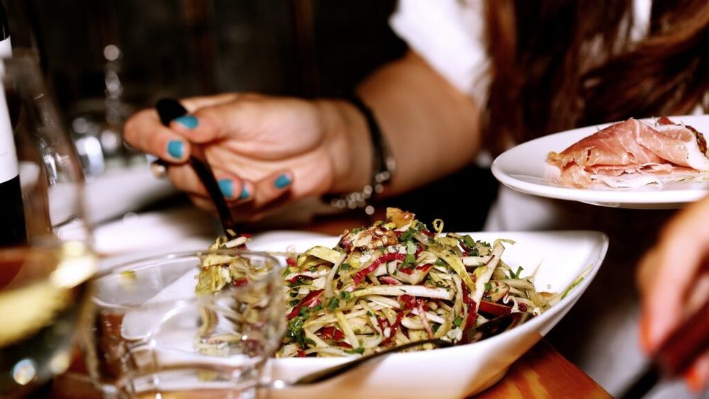 Luați medicament pentru slăbit? Atenție la ce mâncați și beți/Nutriționiștii au câteva recomandări