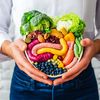 Dacă nu consumi suficiente fibre, bacteriile din intestin pot începe să „mănânce” din protecția lui. Ce au descoperit cercetătorii