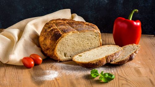 „Dorul pâinii de acasă”, o întâlnire cu pâinea coaptă pe vatră și gastronomia tradițională în Maramureș