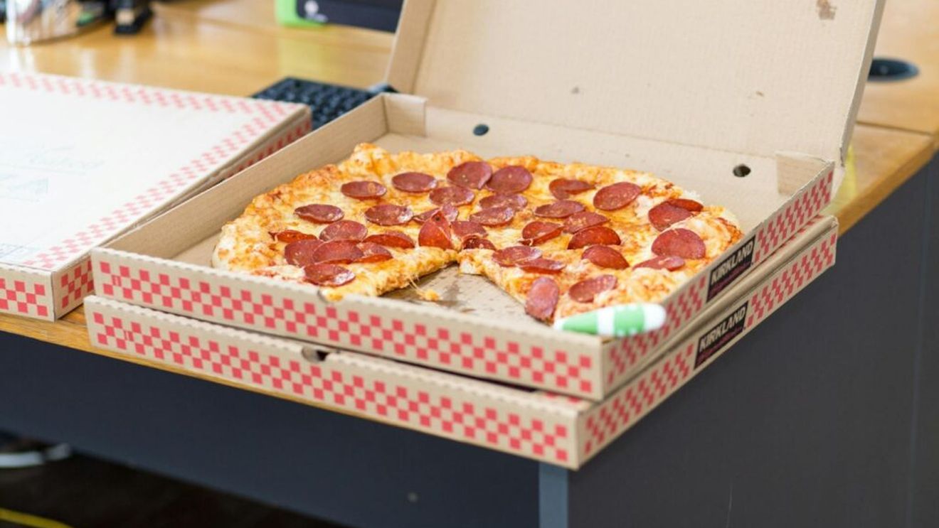 Ambalajele și recipientele pentru alimente, o sursă comună de „substanțe chimice veșnice” / Chimicalele ajută la evitarea pătrunderii grăsimii în ambalaj