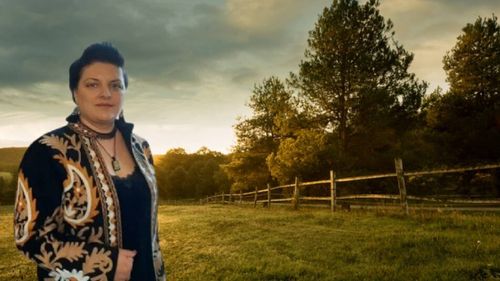 VIDEO | Ladies & business (Episodul 12) | Dorina Bobeș a lăsat Bucureștiul pentru o viață curată, la țară. Acum conduce o fermă de 1.700 de hectare: „Munca, mai ales cea care ne asigură hrana, ne ține sănătoși la minte”