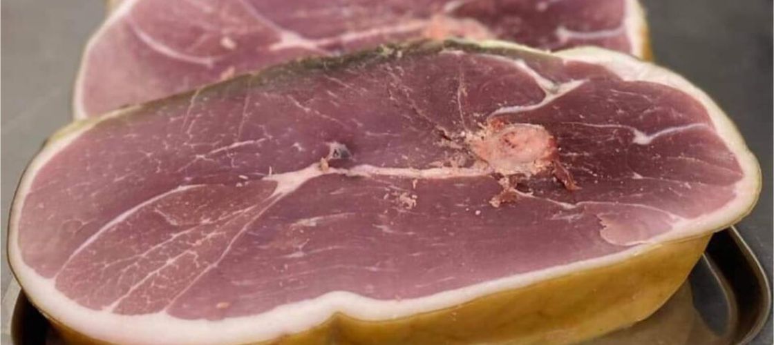 VIDEO | Șonca, șoncul, șunca ce nu lipsește de pe masa bănățenilor, ardelenilor și bihorenilor de Paște