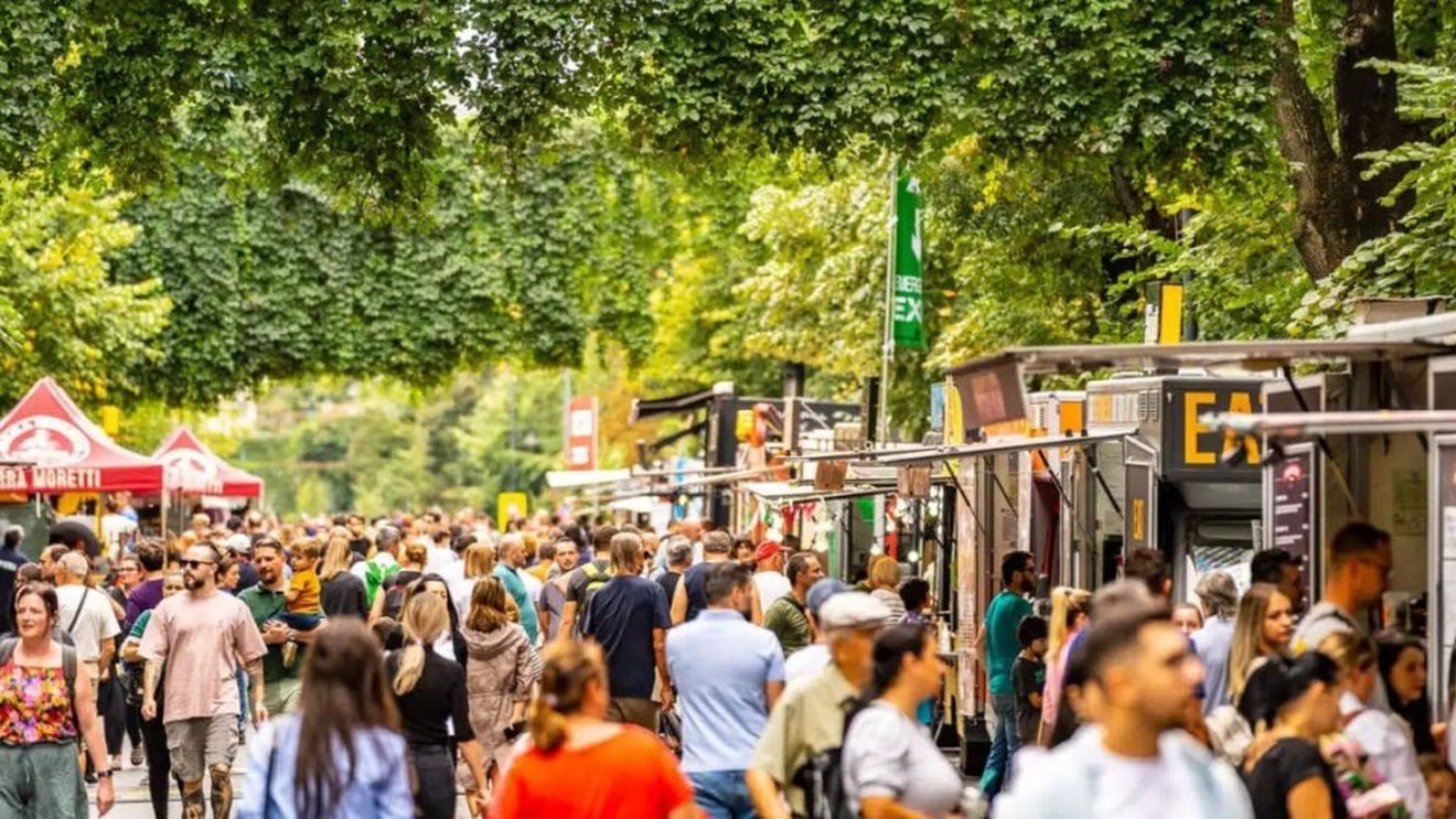Piaţă volantă de Florii în faţa sediului primăriei Sector 1 şi 'Street Food Festival' pe bulevardul Kiseleff/ De vineri până duminică, oamenii vor putea cumpăra produse proaspete și mâncăruri gătite