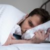 Dormi prost? Asta îți poate afecta dieta / Un studiu recent leagă lipsa odihnei cu alegerile alimentare proaste