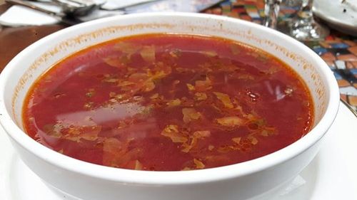 Rețetele Juanitei | Ciorbă de verdețuri, de început de primăvară/ Lobodă, leuștean, ceapă verde și orice frunze vă mai plac