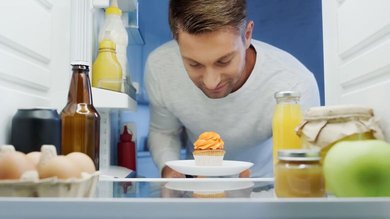 5 sosuri și condimente pe care ar trebui să le arunci din frigider / Specialiștii avertizează că pot provoca toxiinfecții alimentare