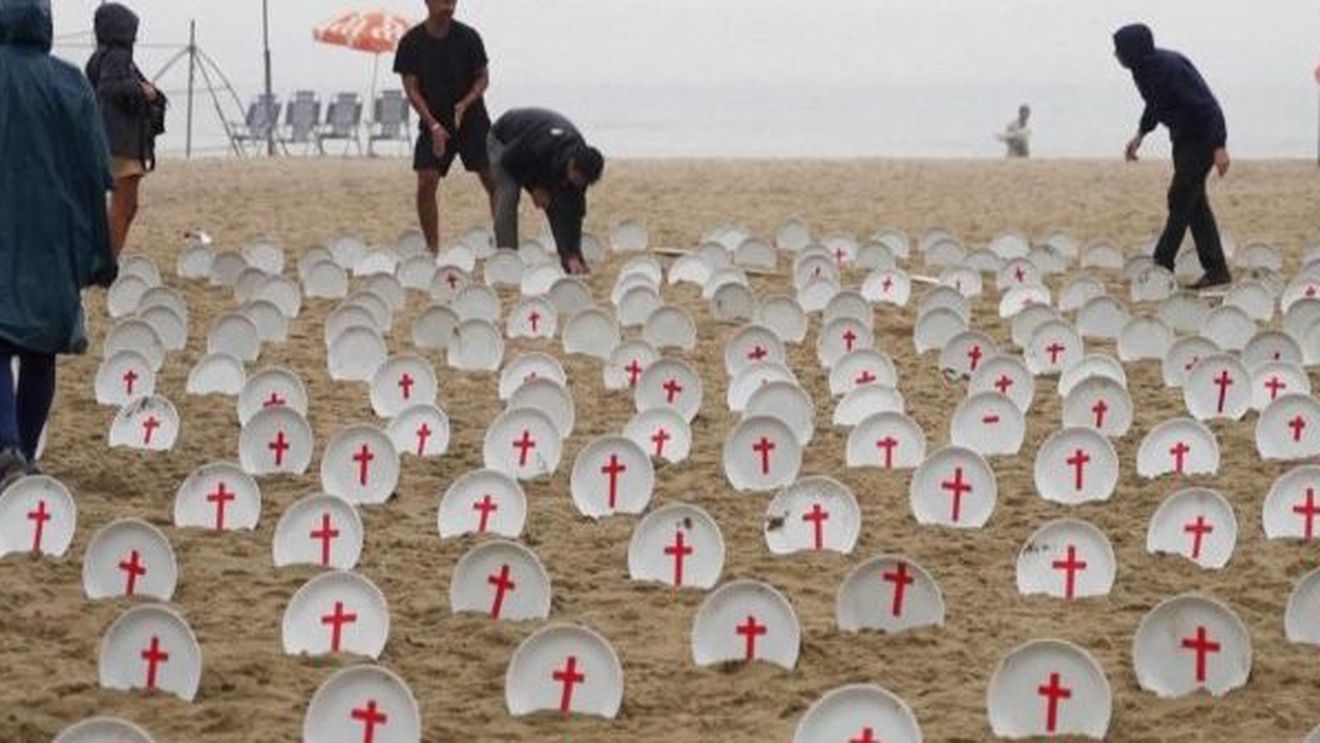 Mai bine de 700 de farfurii goale pe plaja de la Copacabana, cu ocazia debutului summitului G20 din Brazilia