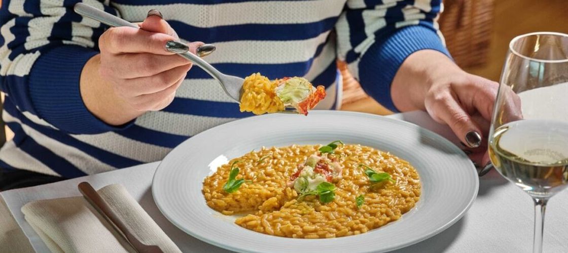 Cele mai frecvente greșeli pe care clienții le fac la restaurant. Obiceiurile care îi irită pe chelneri și afectează experiența celorlalți