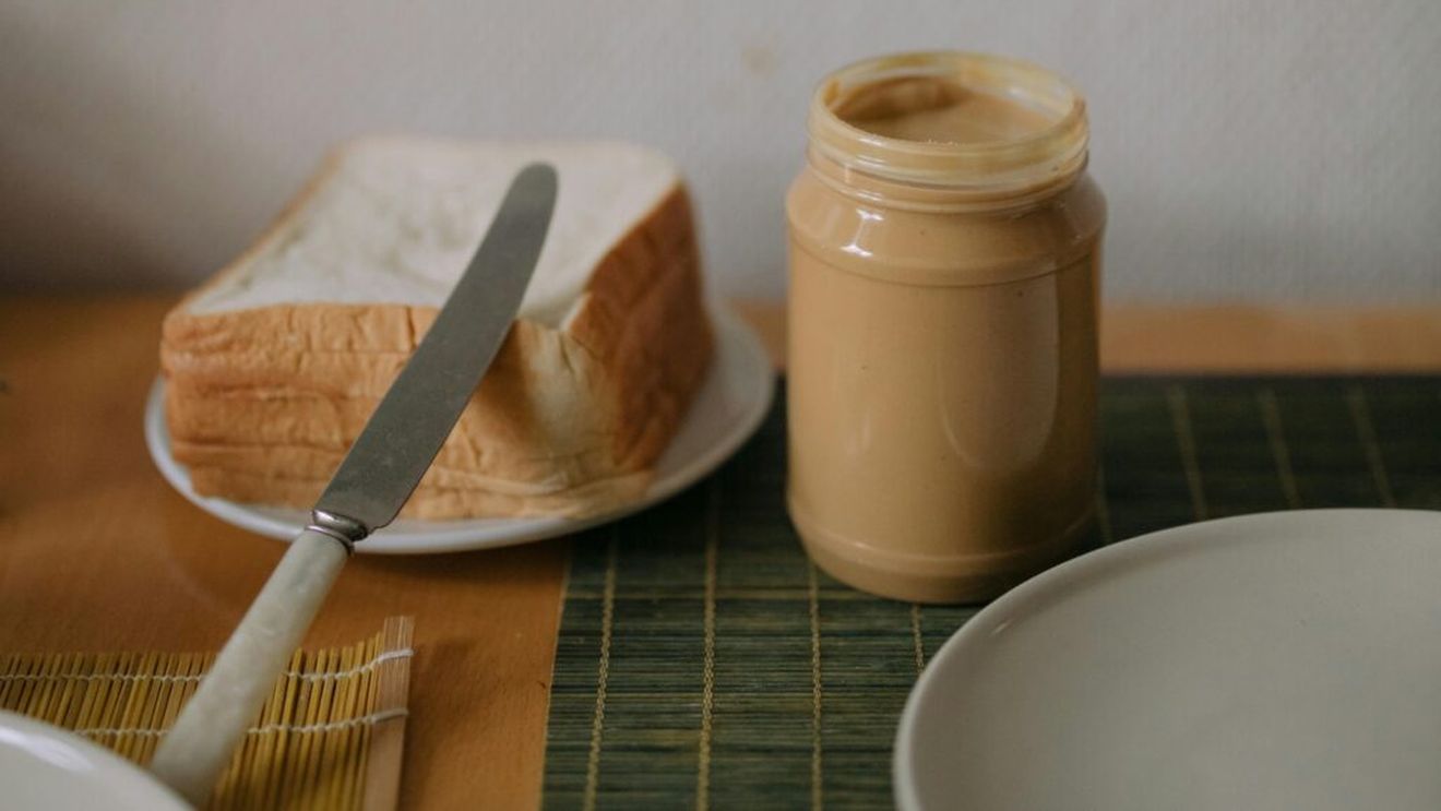 Untul de arahide s-ar putea să nu fie atât de bogat în proteine, așa cum credeai / Nutriționiștii spun că trebuie consumat cu moderație, el fiind un aliment bogat în grăsimi și foarte caloric, dar sănătos pentru inimă și plin de minerale