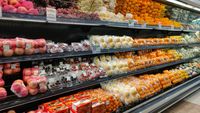 Când românii merg doar ”în vizită” la supermarket! Consumul scade de 6 luni, iar teama de criză schimbă obiceiurile!