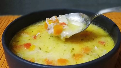 Rețetele Juanitei | Ciorbă rădăuțeană de pui - varianta dietetică/ De primăvară, cu usturoi verde și iaurt în loc de smântână