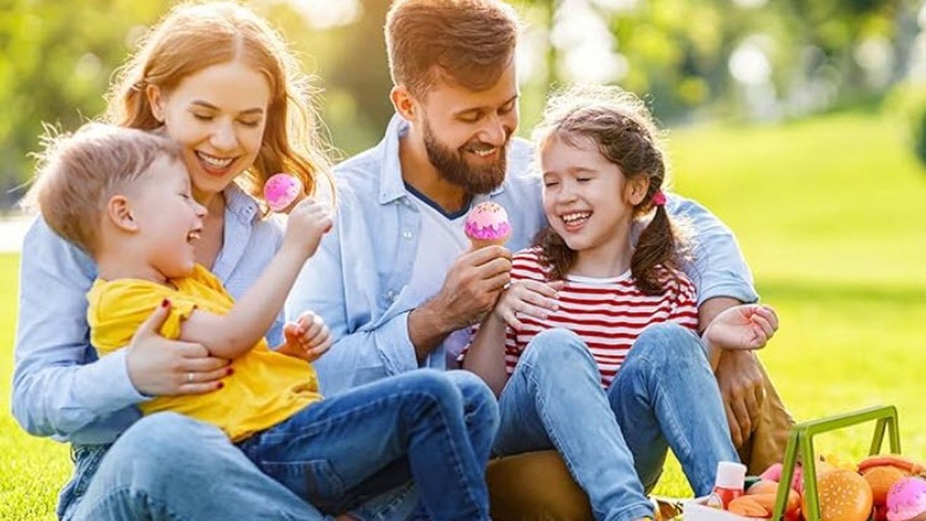 Jocuri și jucării despre alimente și gătit/ Copiii învață astfel despre mâncarea sănătoasă și dobândesc primele noțiuni de bucătărie/ Un cadou de Crăciun mult mai amuzant și mai educativ decât un joc video