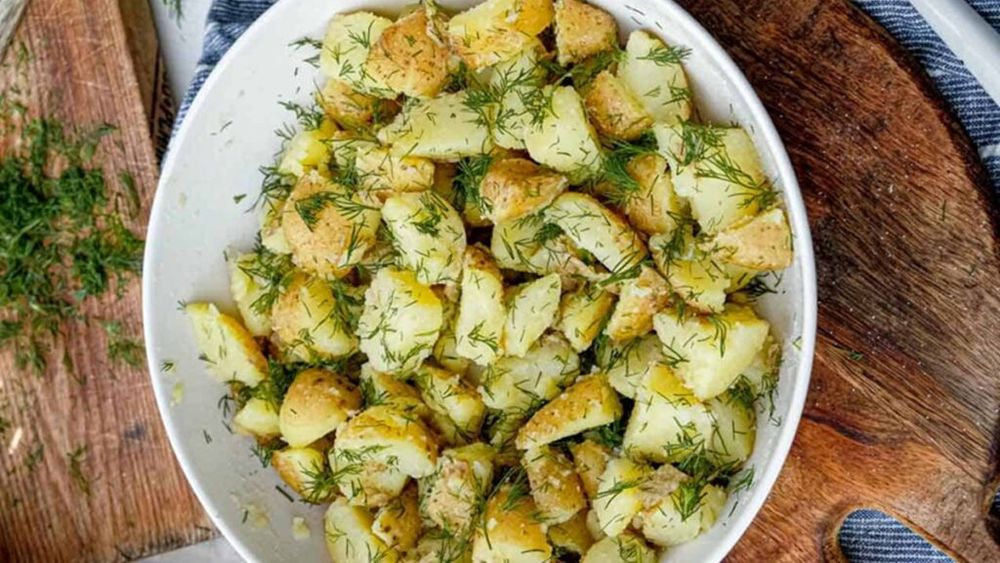 Cea mai simplă rețetă de cartofi cu unt și mărar, o rețetă clasică și rapidă / Cartofii astfel preparați pot fi serviți ca atare, sau ca garnitură lângă un preparat cu carne