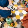 Aproape două treimi dintre americani cumpără alimente pe credit / Un studiu arată că scumpirile împing milioane de familii spre datorii