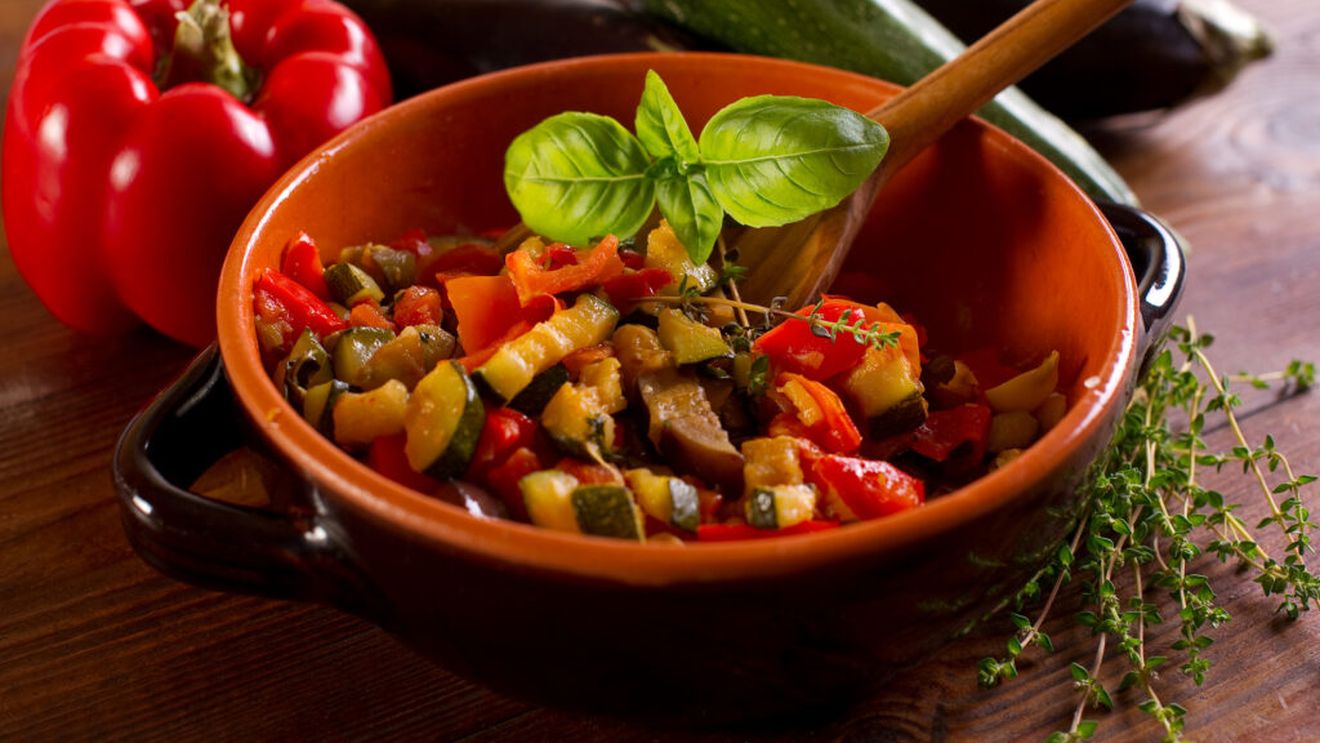 Ratatouille, mâncarea franțuzească pe care o gătesc familiile din Provence în fiecare vară / Rețeta tradițională