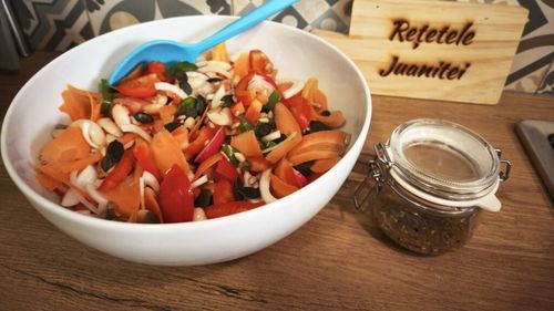 Rețetele Juanitei | Salată cu fasole uscată și legume/ Ține de foame și poate fi luată la pachet/ Asezonăm doar înainte de a servi