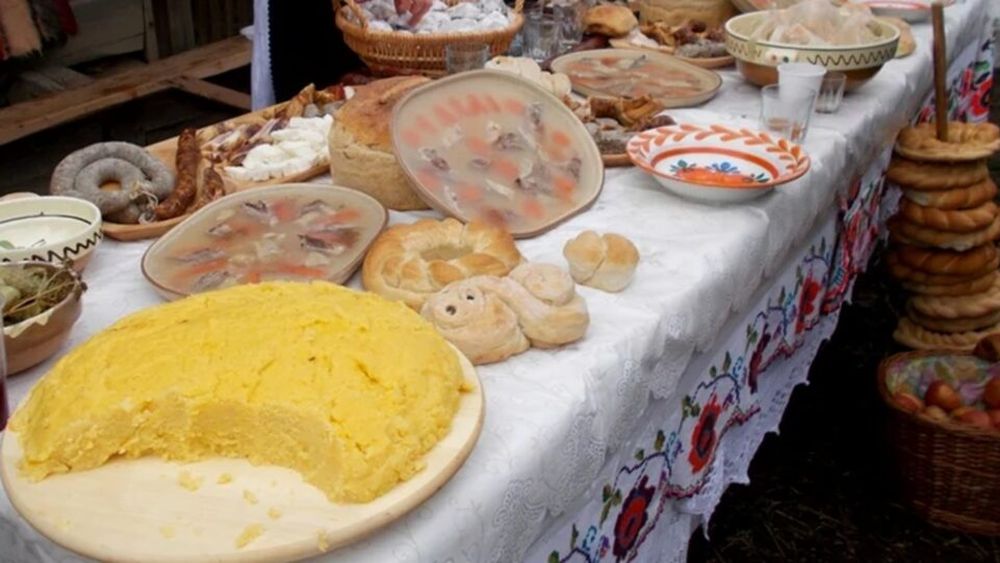 Întâlnirea gurmanzilor și a iubitorilor de tradiții/Festivalul de Tradiții Ardelene și Dobrogene are loc în Parcul Izvor din București