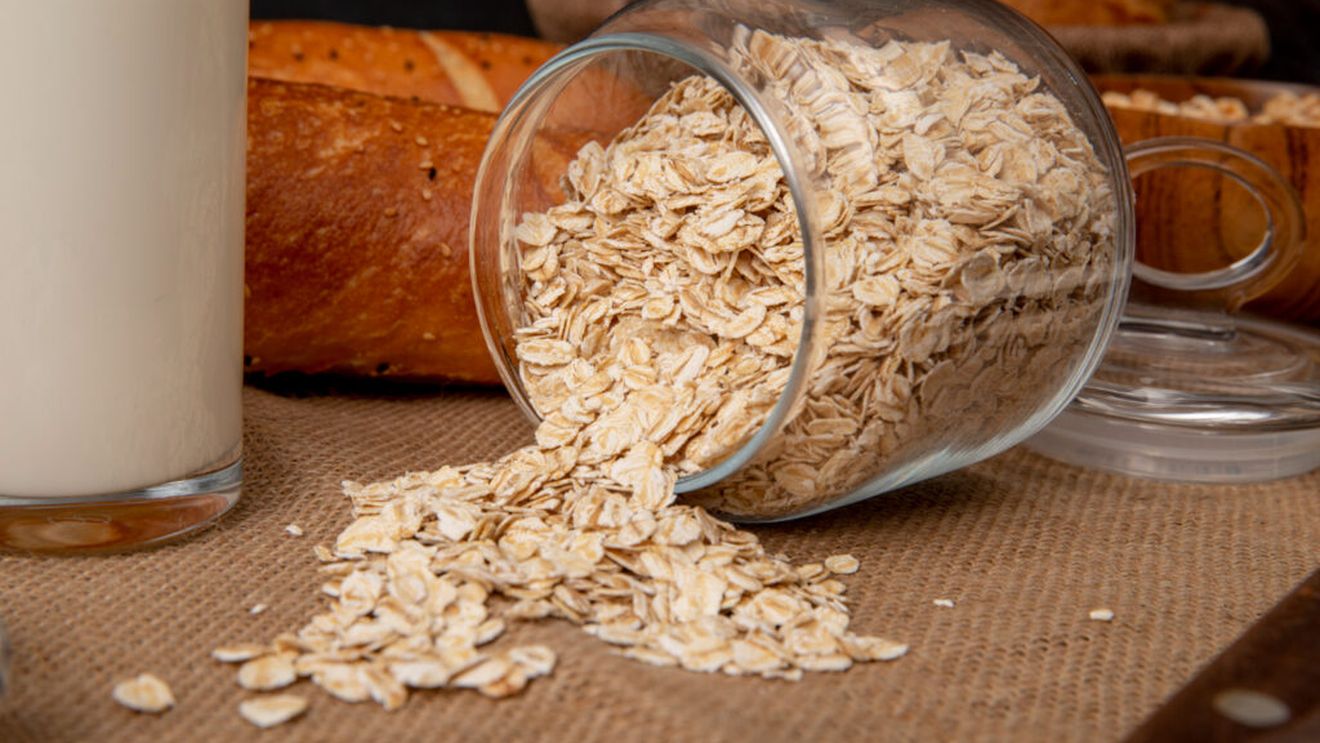Nouă alimente care pot ajuta la scăderea colesterolului și la protejarea inimii / Ovăzul, peștele gras și leguminoasele sunt pe listă