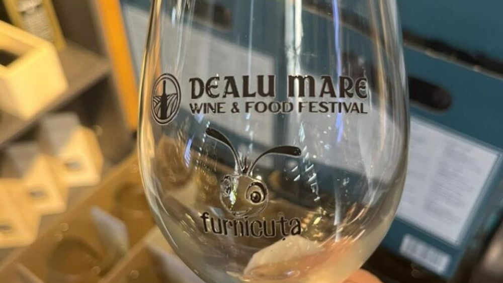 Douăsprezece crame prezente la Buzău la Festivalul de vinuri/ Preţul vinului, în creştere pe fondul suprataxării şi condiţiilor meteo/ Nu lipsesc nici cârnații de Pleșcoi