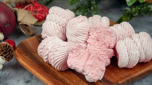 Ceva dulce | Rețetă simplă de bezele: Sunt perfecte dacă vrei să impresionezi la masa de Sfântul Ioan / Dulcele copilăriei se topește în gură