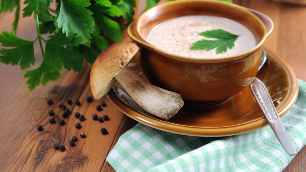 Supa-cremă de ciuperci, alegerea perfectă a sezonului de toamnă
