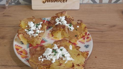 Rețetele Juanitei - Cartofi zdrobiți și preparați în cuptor, buni ca garnitură sau cu ceva brânză rasă ori usturoi deasupra